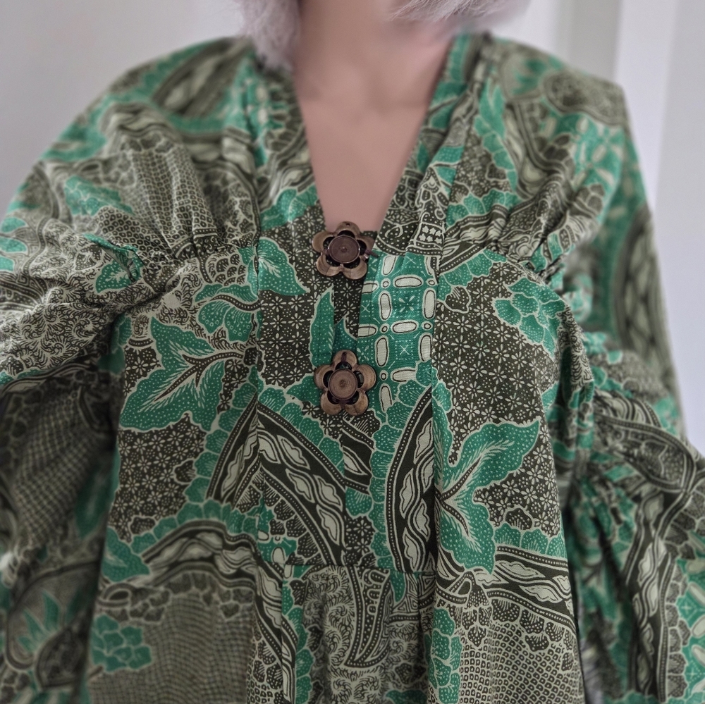 SOLD Boho Green Paisley V-Neck Kaftan Dress Size Small - Picture 4 of 8